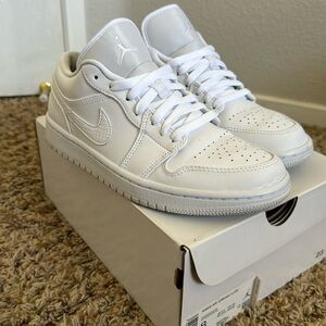 White Womens Air Jordan 1 Low top sneakers in Size 8.